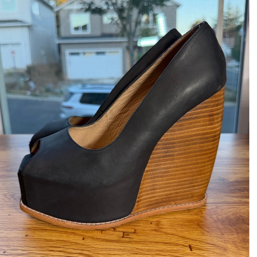 Zigi Soho Milluh Black Leather Peep Toe Platform Wedge Pumps Size 8